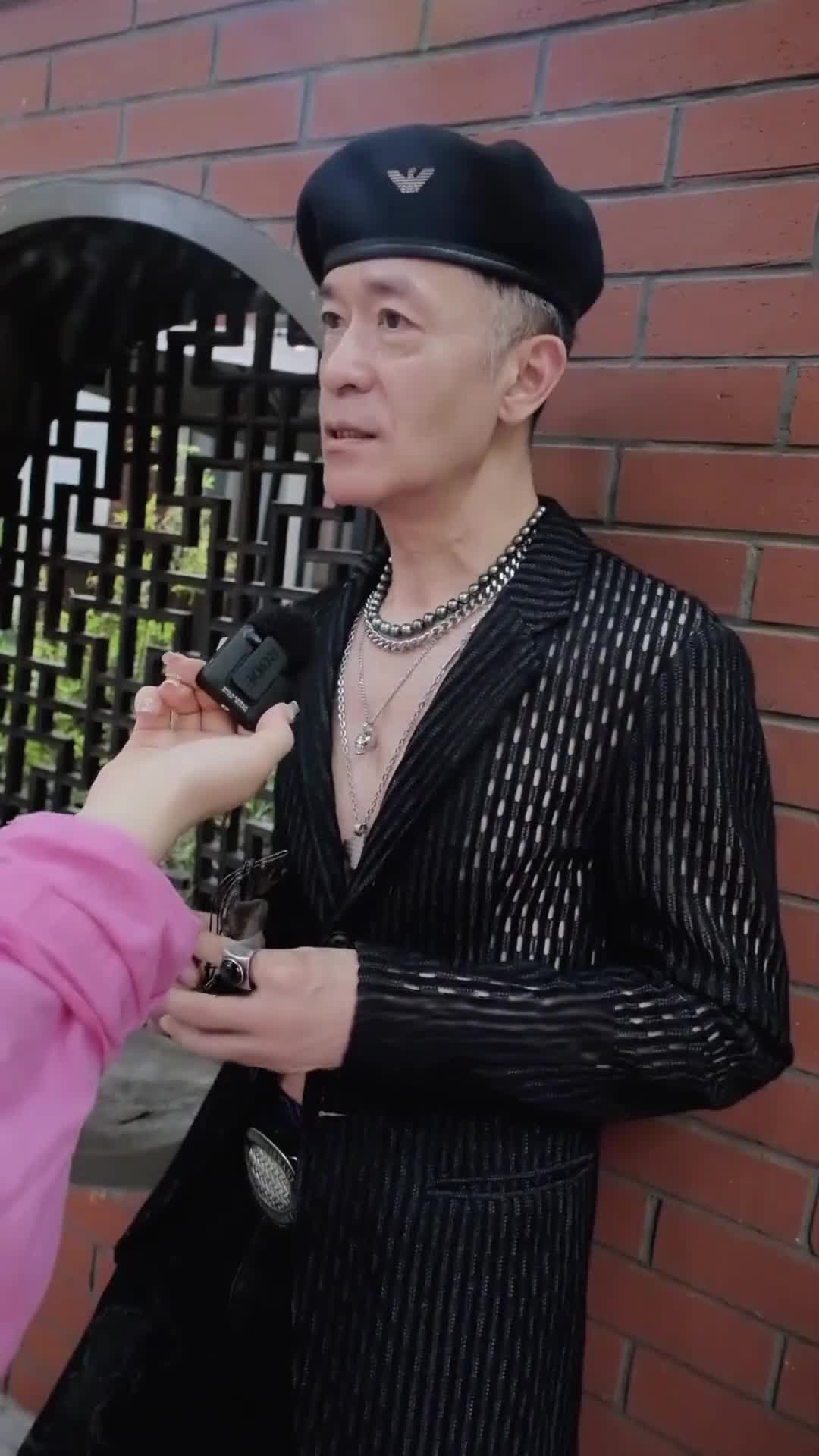 687717e2114574e0ec8c830d