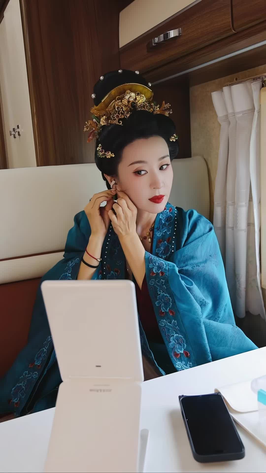 69e07d3128cca3006c90a8de