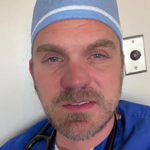 avatar-深蓝色医生男