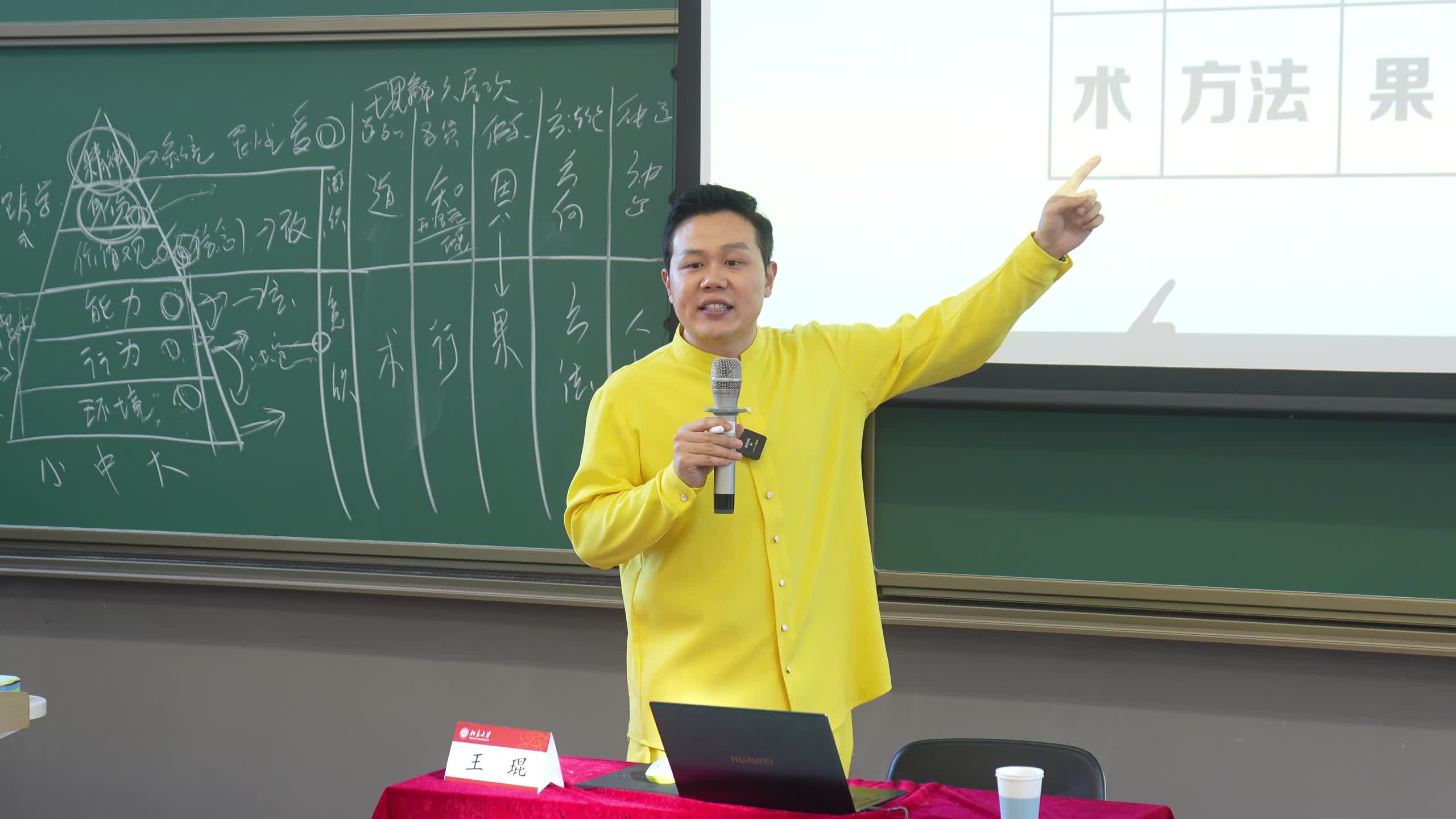 675827ab8a2c55f7ebcacbe2