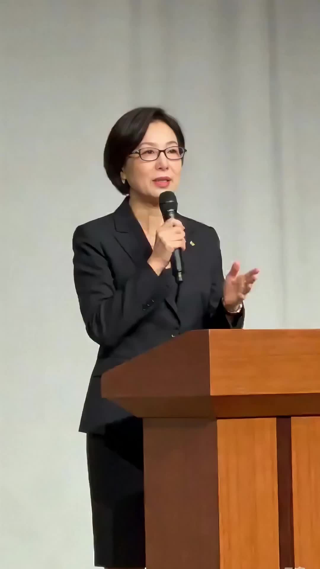 699ed97adcec7a00610e4f27