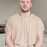 avatar-andrew-sitting